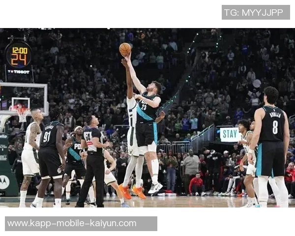 开拓者半场领先雄鹿12分格兰特表现出色杨瀚森未能登场